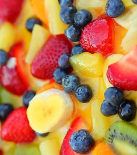 თქვენს წინაშეა უგემრიელესი საზაფხულო ხილის სალათა. ძალიან გემრიელი საზაფხულო დესერტიც გამოგივათ!