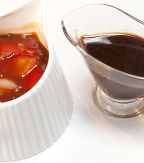 ეს უგემრიელესი სოუსი სუფრაზე უნდა მიიტანოთ ცივად. ძალიან უხდება თევზს, ღორის ხორცს, ქათამსა და ბოსტნეულს.