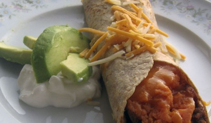ჯანსაღი და გემრიელი ბურიტო მექსიკური სამზარეულოდან. გამოირჩევა არომატთა მრავალფეროვნებით.