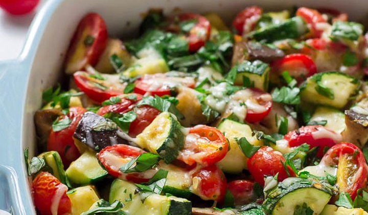 მოამზადეთ და დააგემოვნეთ საბდრიჯნის გემრიელი სალათის რეცეპტი ტომატოსგან.