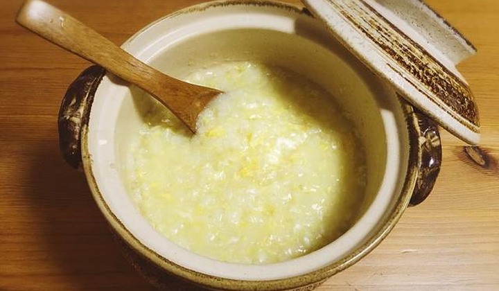 გემრიელი ბრინჯის ფაფის მარტივი რეცეპტი, რომლისთვისაც სულ რამდენიმე ინგრედიენტი დაგჭირდებათ.